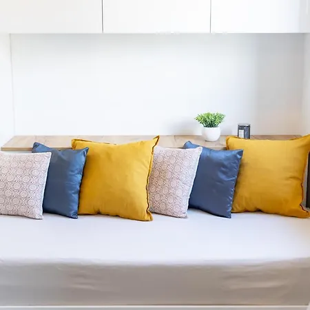 Apartamento New For 2, Free Private Garage Spot, Wi-fi, 200 M From Mall Of Split