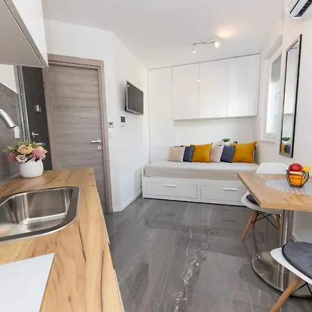 New For 2, Free Private Garage Spot, Wi-fi, 200 M From Mall Of *