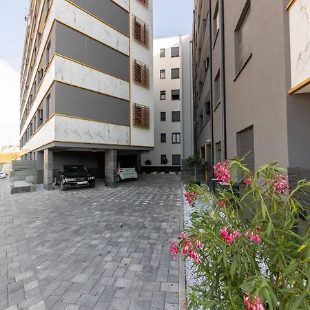 New For 2, Free Private Garage Spot, Wi-fi, 200 M From Mall Of * Split