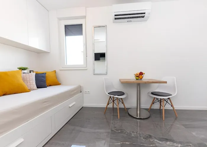 New For 2, Free Private Garage Spot, Wi-fi, 200 M From Mall Of