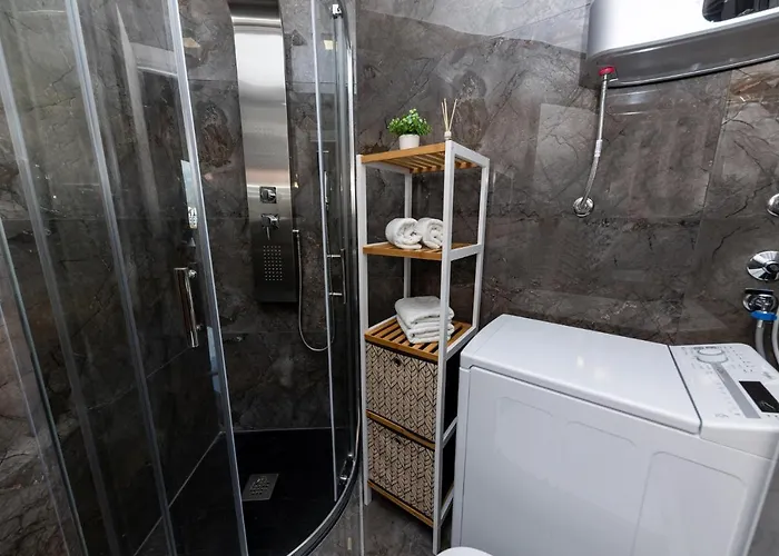 아파트 New For 2, Free Private Garage Spot, Wi-fi, 200 M From Mall Of 스플리트