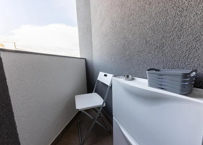 아파트 New For 2, Free Private Garage Spot, Wi-fi, 200 M From Mall Of *