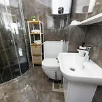 New For 2, Free Private Garage Spot, Wi-fi, 200 M From Mall Of Apartment *