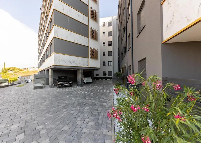 New For 2, Free Private Garage Spot, Wi-fi, 200 M From Mall Of * Split