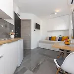 New For 2, Free Private Garage Spot, Wi-fi, 200 M From Mall Of 公寓