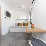 公寓 New For 2, Free Private Garage Spot, Wi-fi, 200 M From Mall Of *