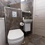 New For 2, Free Private Garage Spot, Wi-fi, 200 M From Mall Of 公寓 斯普利特