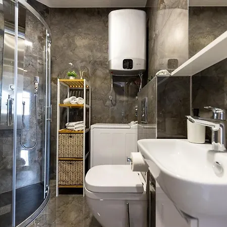 New For 2, Free Private Garage Spot, Wi-fi, 200 M From Mall Of דירה ספליט