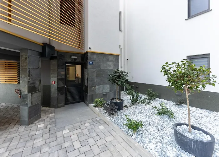 New For 2, Free Private Garage Spot, Wi-fi, 200 M From Mall Of Split