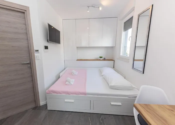 Apartment New For 2, Free Private Garage Spot, Wi-fi, 200 M From Mall Of *